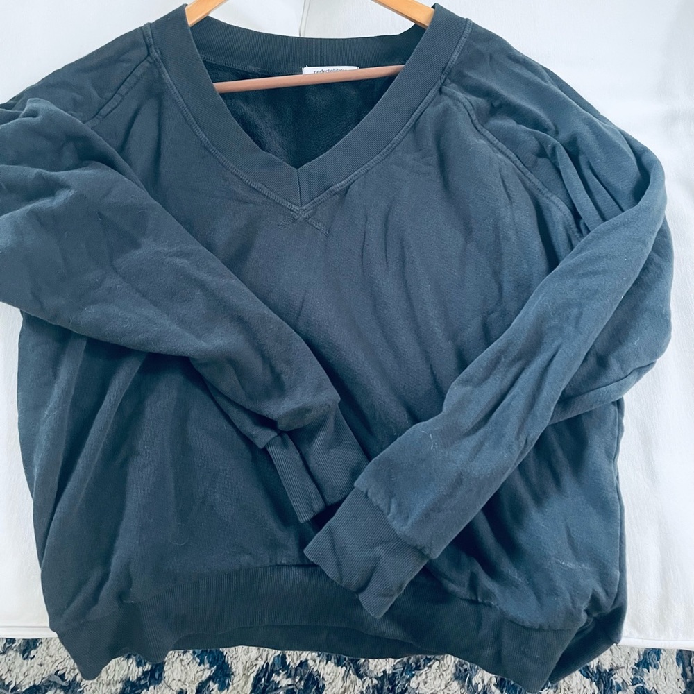 Perfect white tee , Black V-Neck Sweater Sz M - Picture 3 of 4